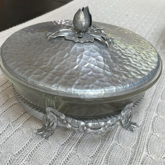 VTG Rodney Kent hand-forged hammered aluminum covered dish w/ Pyrex dish 1950s - Picture 1 of 17